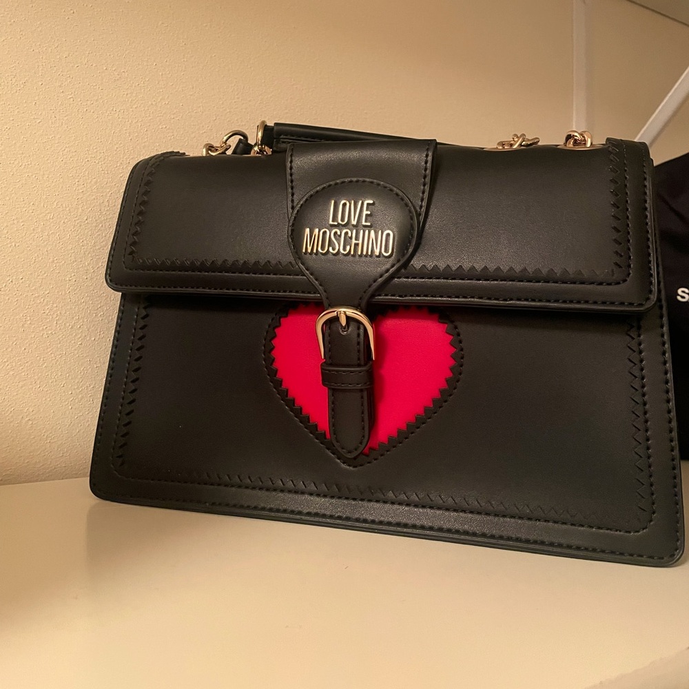 LOVE MOSCHINO